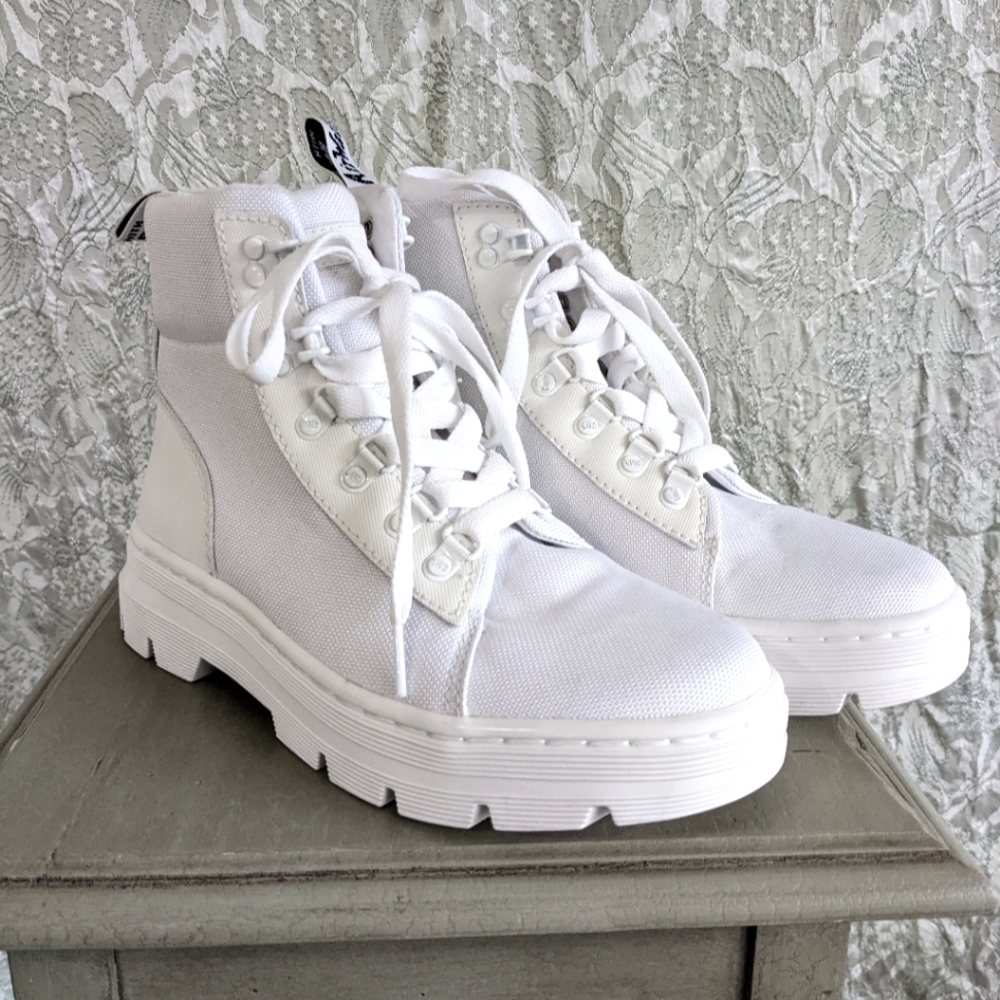 Dr. Martens Airwalk Combs White Boots